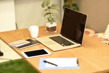 a pic of a laptop and a smartphone